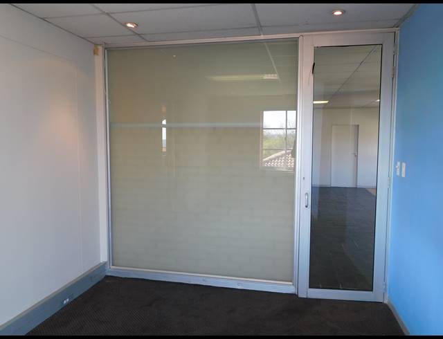 185M² OFFICE TO LET IN HYDE PARK
